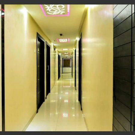 Skylawn Hotel สุรัต ภายนอก รูปภาพ